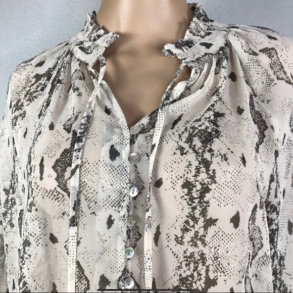 Snake print button down blouse - Picture 4 of 6
